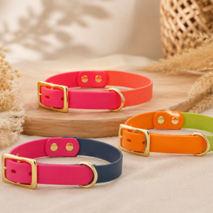 Trois colliers pour chien en Biothane Mix & Match personnalisables avec deux couleurs, bouclerie dorée et anneau en D.